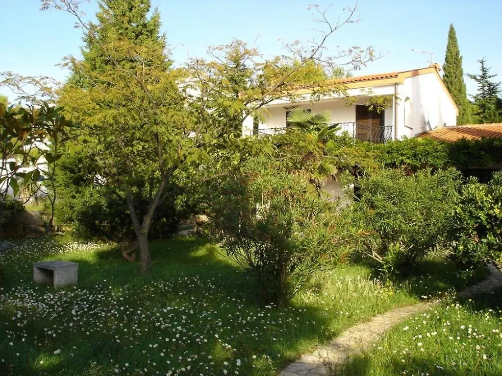 Beachfront Apartment 4526-1 Punat