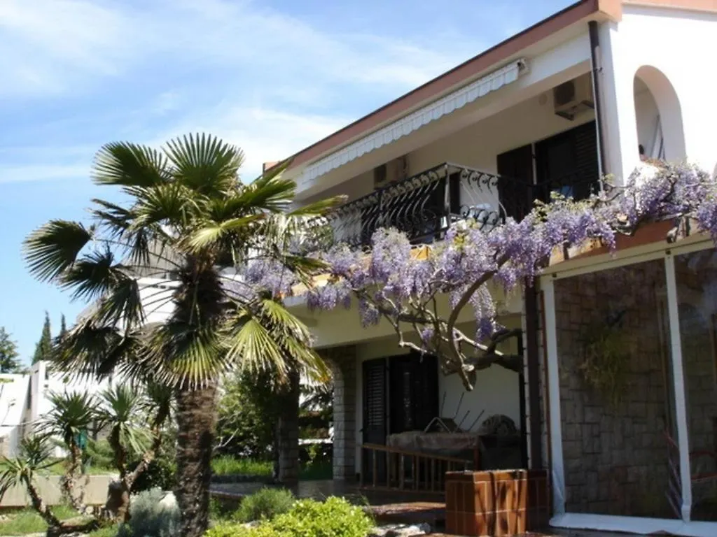 Beachfront Apartment 4526-1 Punat