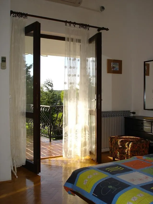 Beachfront Apartment 4526-1 Punat